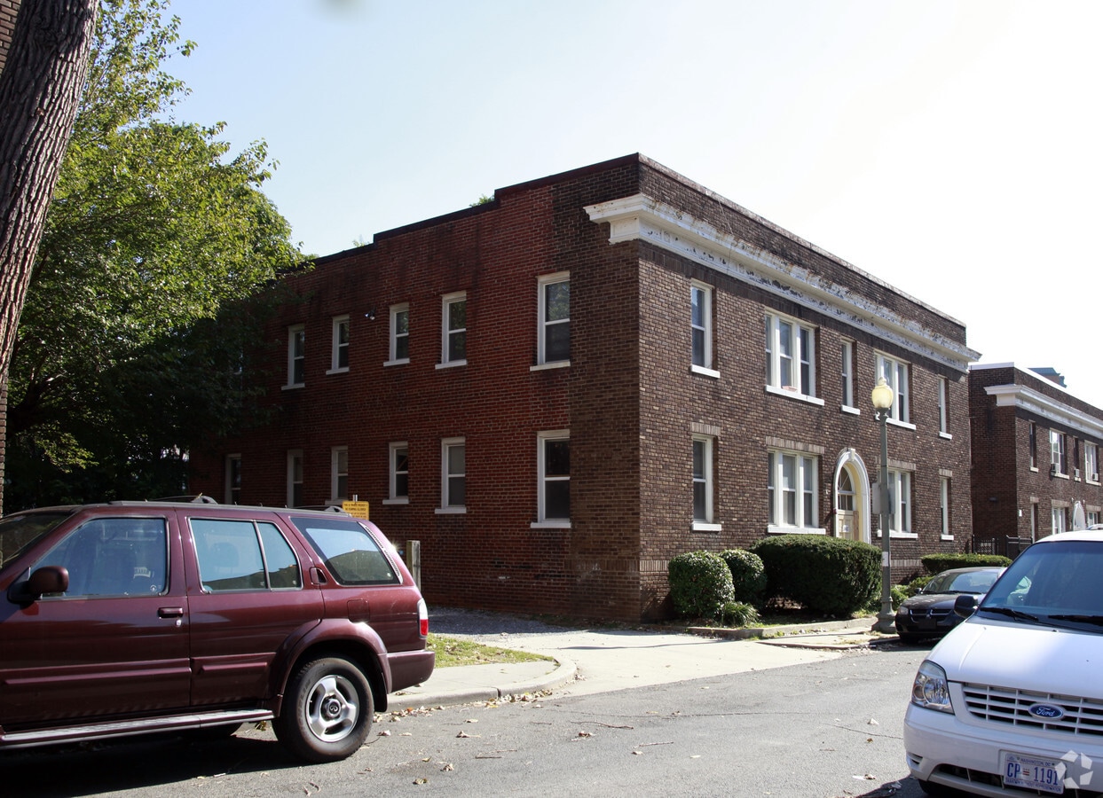 Photo - 1447 Oak St NW Apartments