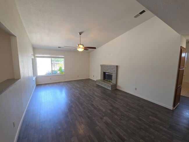 Photo - 3 bedroom/2bath home in quiet neighbothood