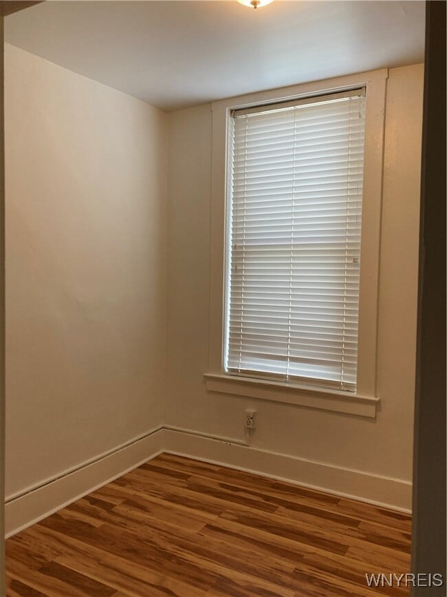 Building Photo - 76 Tracy St