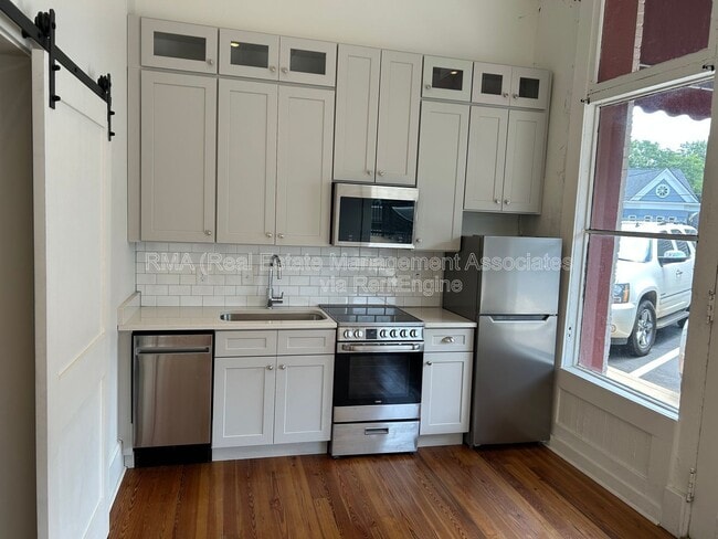 Building Photo - 215 Main St Unit 1a