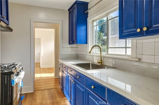 Building Photo - 950 E 48th St Rental