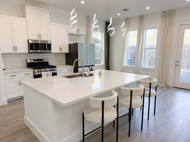 Photo - 2335 Paul Quinn St