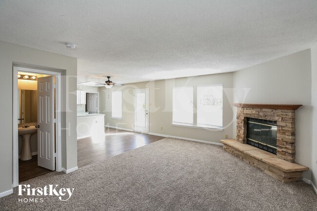 9197 Huntleigh Cir