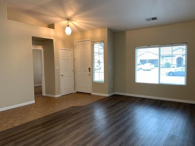 Photo - Beautiful 4 bed home in Northwest Bakersfi...