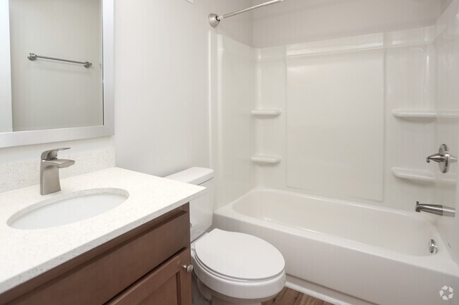 2BR, 1BA - 889 SF