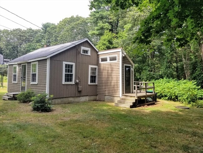 Building Photo - 980 Careswell St