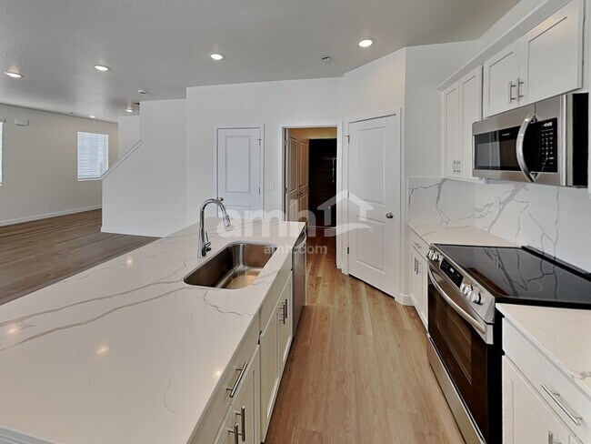 8942 S John Annie Ln