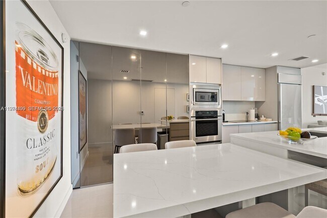 Photo - 460 NE 28th St Unidad 2502