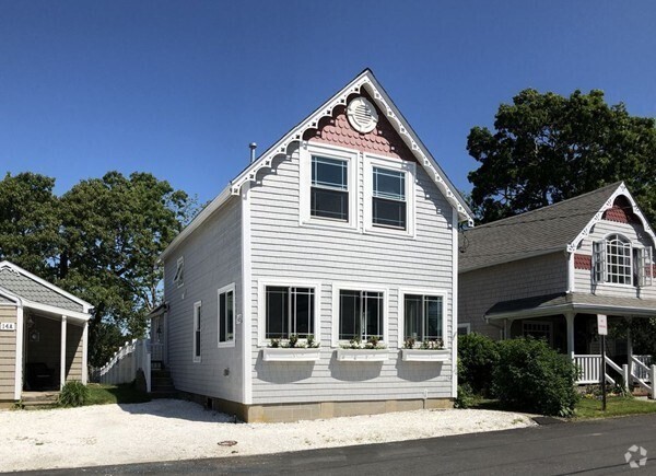 Building Photo - 14b Ocean Ave Rental