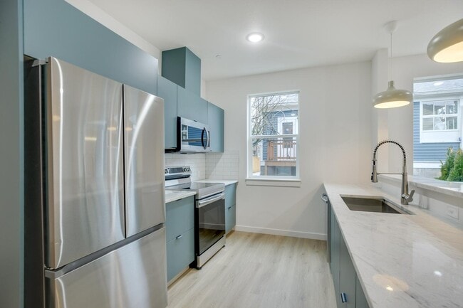 Photo - 2071 NE Davis St