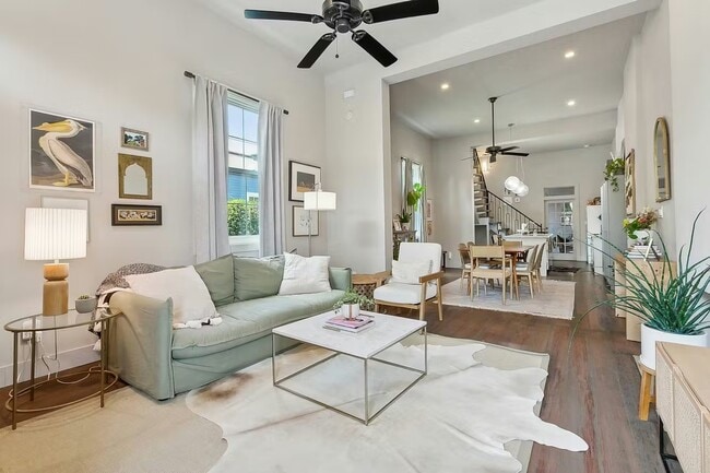 Photo - 719 Philip St