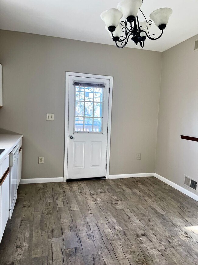 Photo - *** Amazing Apartment in Mt. Washington * Pet Friendly * Duplex style * Available Now * Spacious ... Unit 170