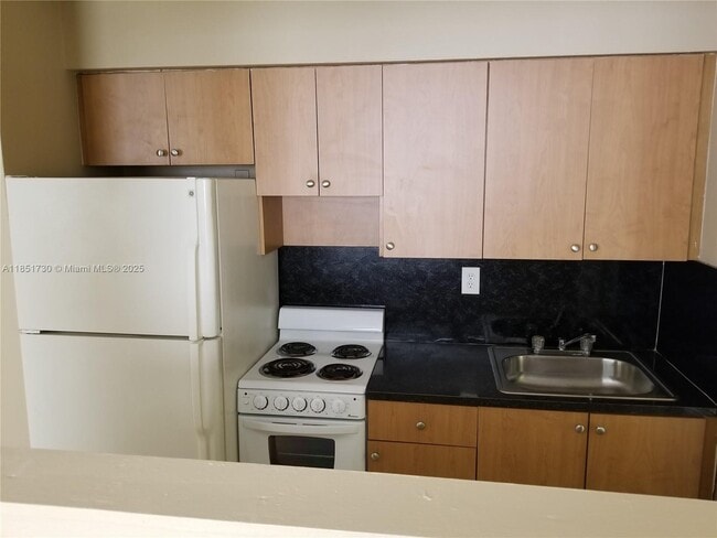 Photo - 16851 NE 21st Ave Unidad 4