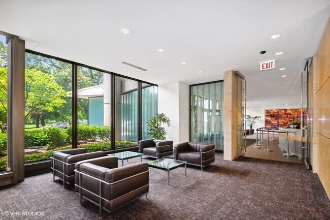 2800 N Lake Shore Dr