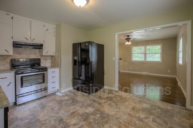 Photo - 1233 Dickinson Rd