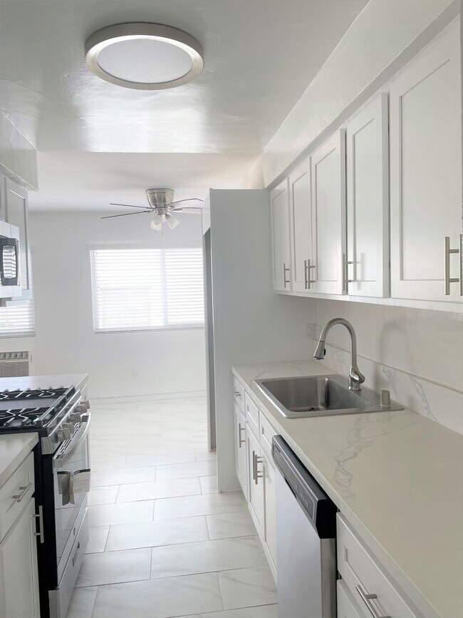 Photo - 817 S. St. Andrews Pl