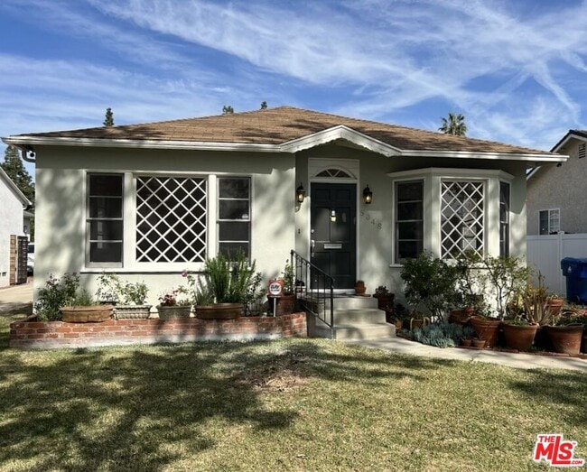 5048 Enfield Ave