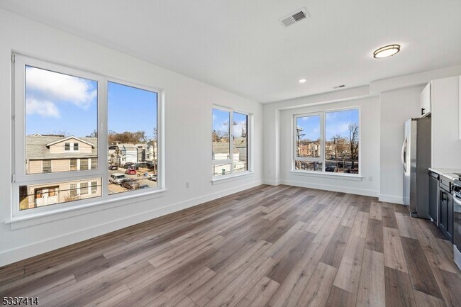 Photo - 560 13th Ave Unit 302