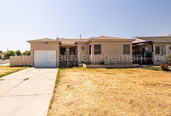 Building Photo - 3 Bedroom/2 Bath Home - $1695 per Month!