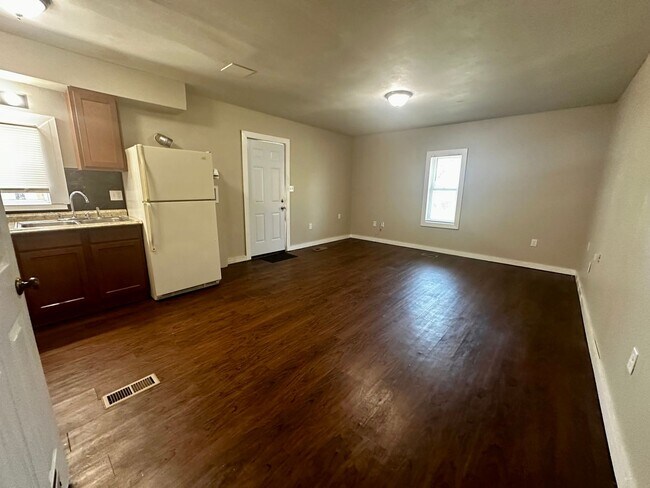 1214 Commercial St Unit 1214 Commercial St B