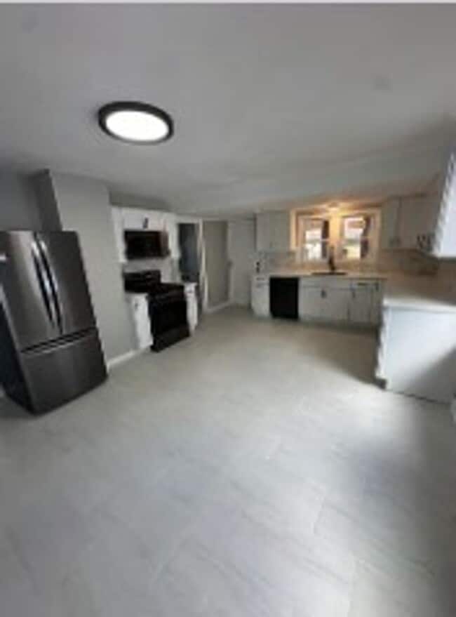 Building Photo - 177 Hart St Unit 2