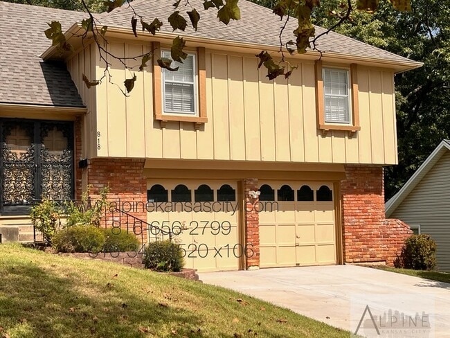 Beautiful Split Level, 5 TRUE Bedrooms!