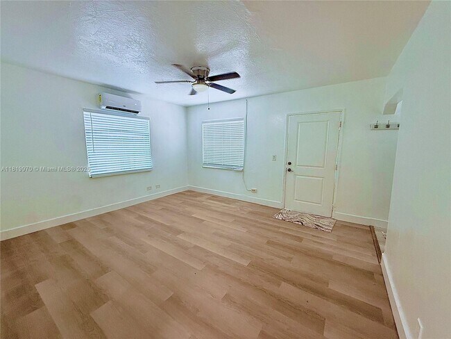 Photo - 6701 NE Miami Pl