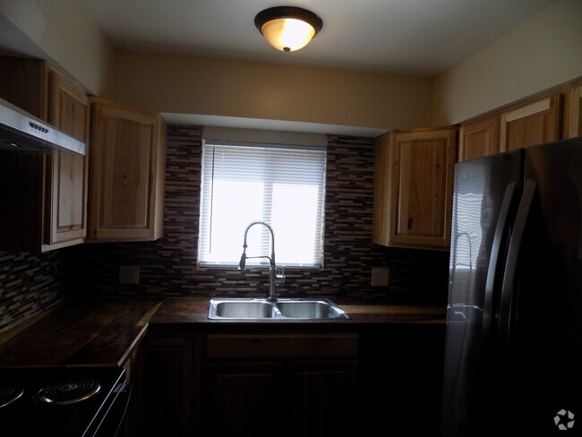 Building Photo - 4325 SE Cedar St Rental