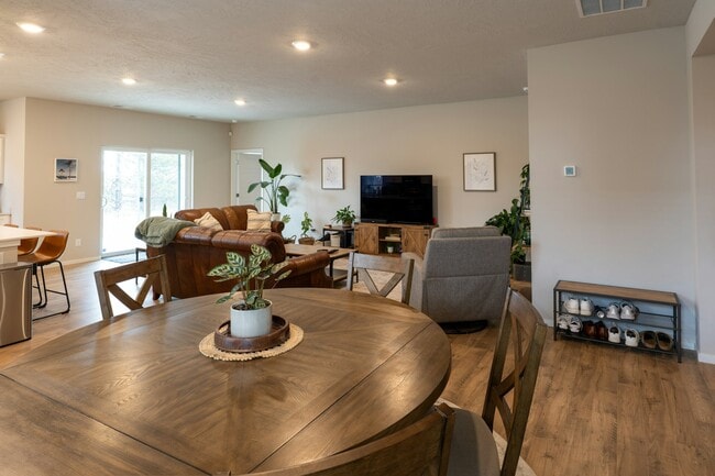 Photo - 8210 Allora Rd