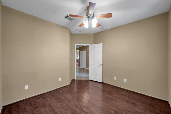 Photo - 952 Crannog Way