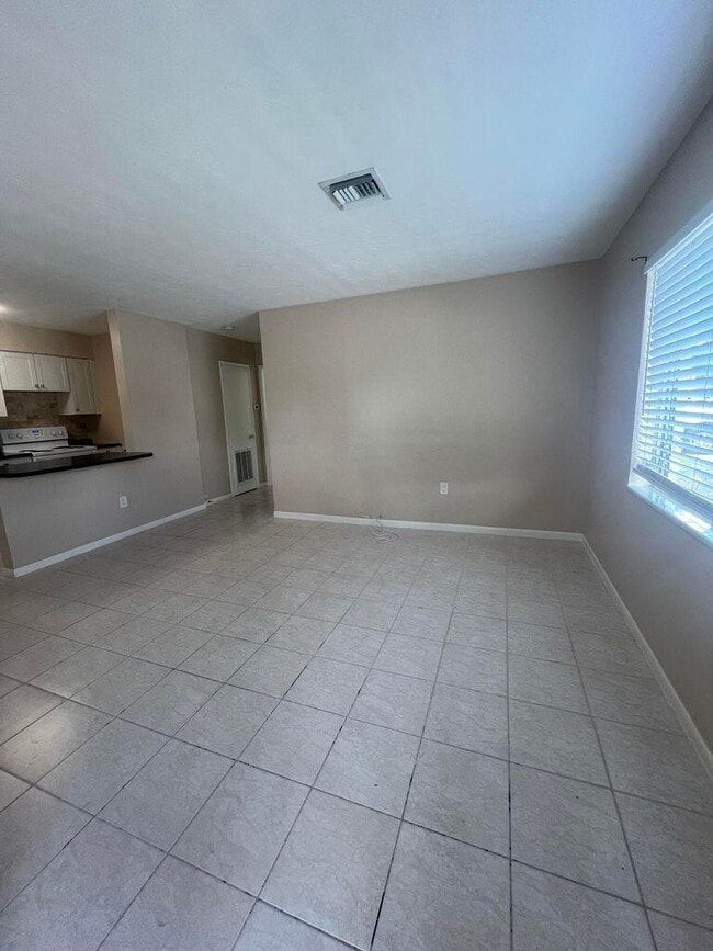 Photo - 1037 N Victoria Park Rd