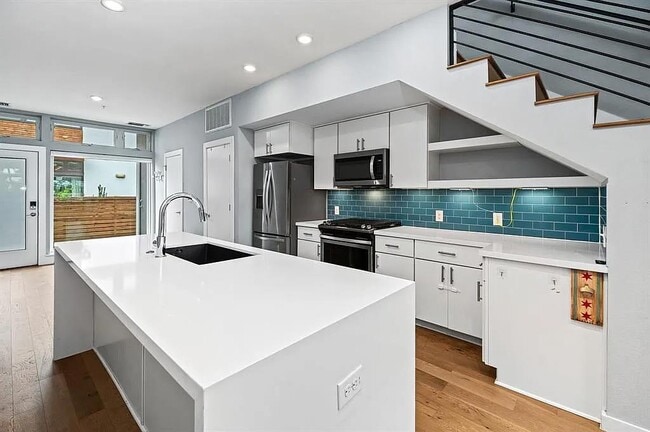 Photo - 2002 E 7th St Unit 204