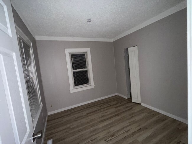 Photo - 4360 Zane Ave N