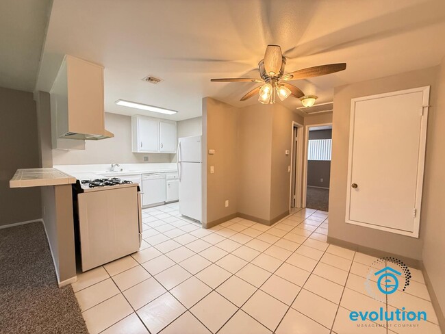 Photo - 332 Compton St