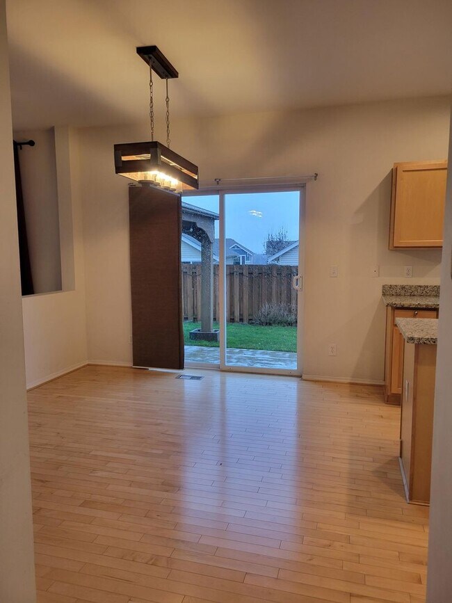 Cozy 4 bd 2.5 bath in Lakeland Hills Rental House Rental in Auburn