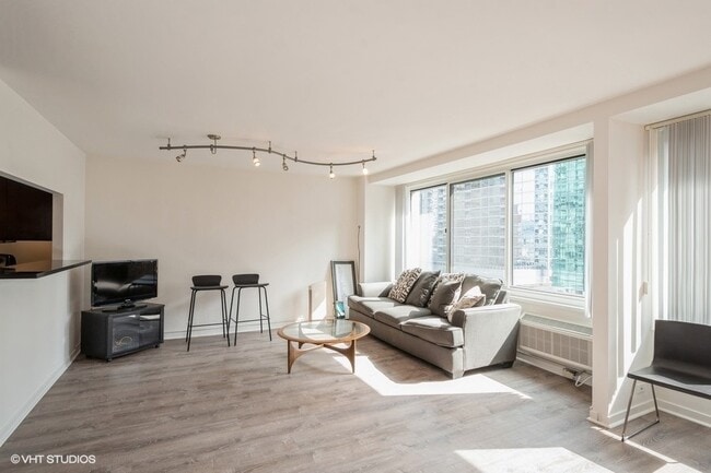 Photo - 211 E Ohio St Unit 2012