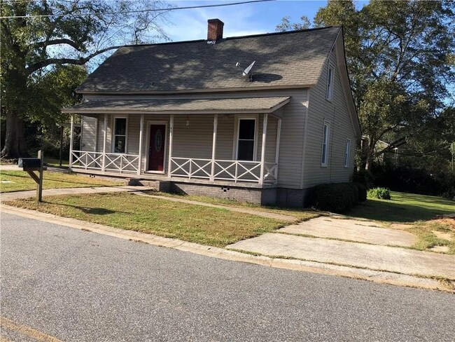 411 Mill St