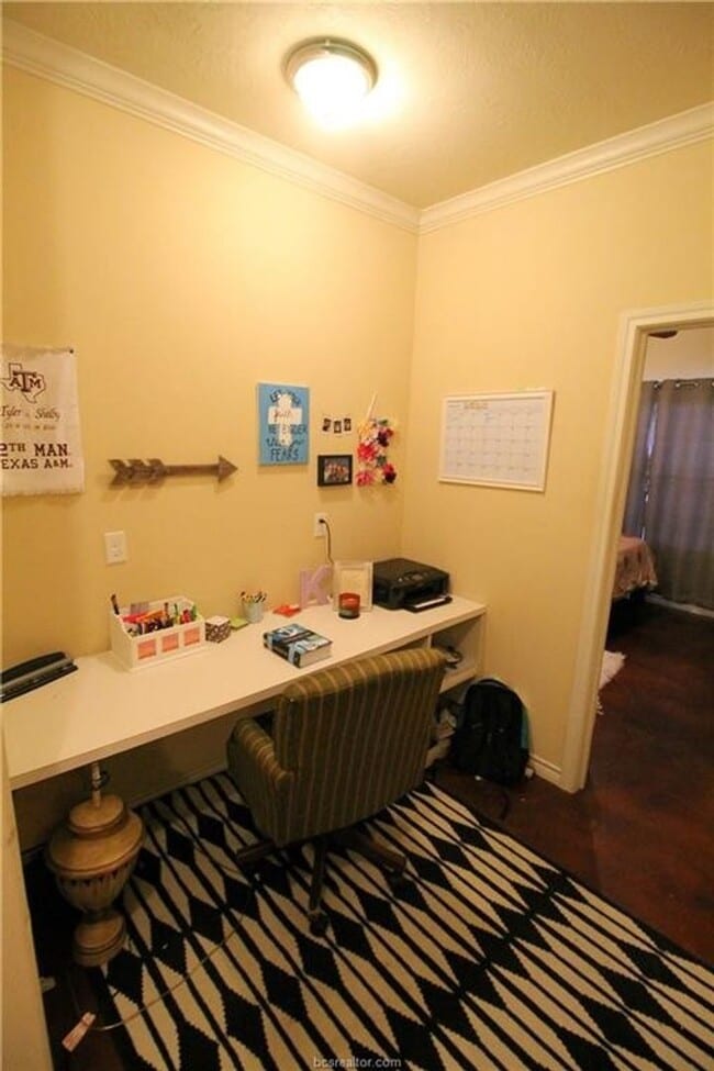 Building Photo - Spacious 4 Bedroom, 3 Bathroom House in Ho...