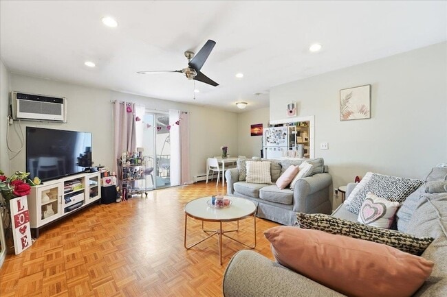 Photo - 1614 Union Turnpike