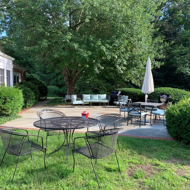 Photo - 147 Skunks Misery Rd