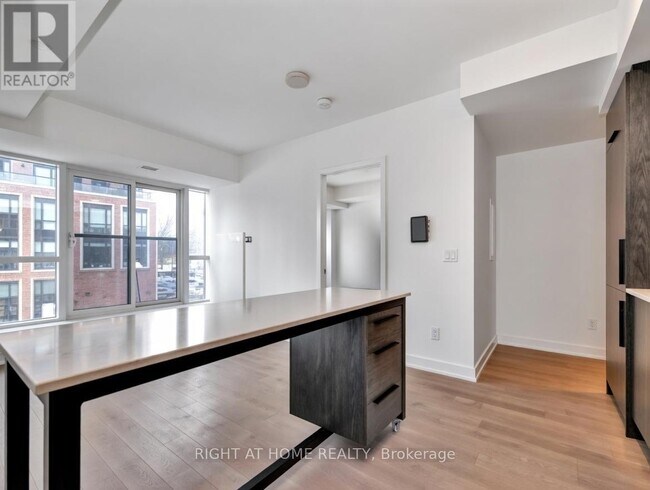 Photo - 560 Rideau St Unit 205