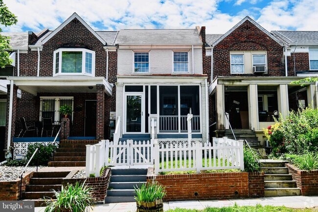 Building Photo - 1631 D St NE Rental