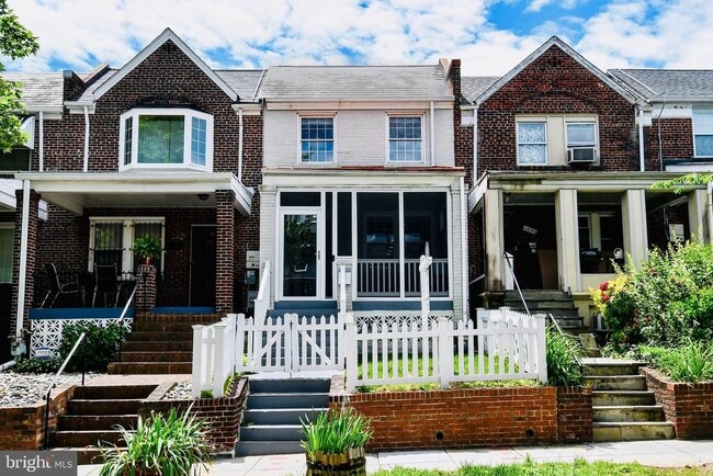 Photo - 1631 D St NE Townhome