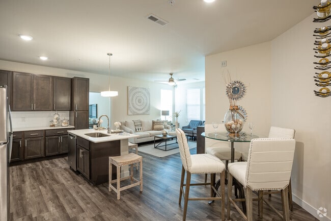 2BR, 2BA - 1250 SF