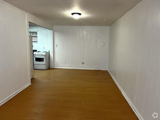Building Photo - 610 NE 35th St Unit 3 Rental