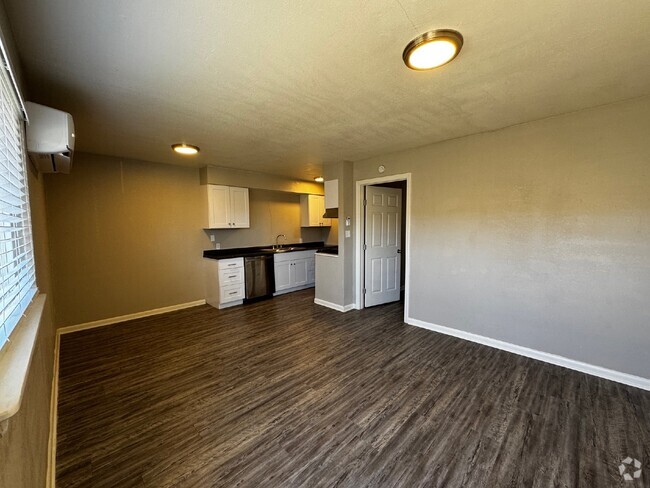 Building Photo - "Charming 1-Bed Retreat: Cozy 500 Sq Ft Ha... Unit #3 Rental