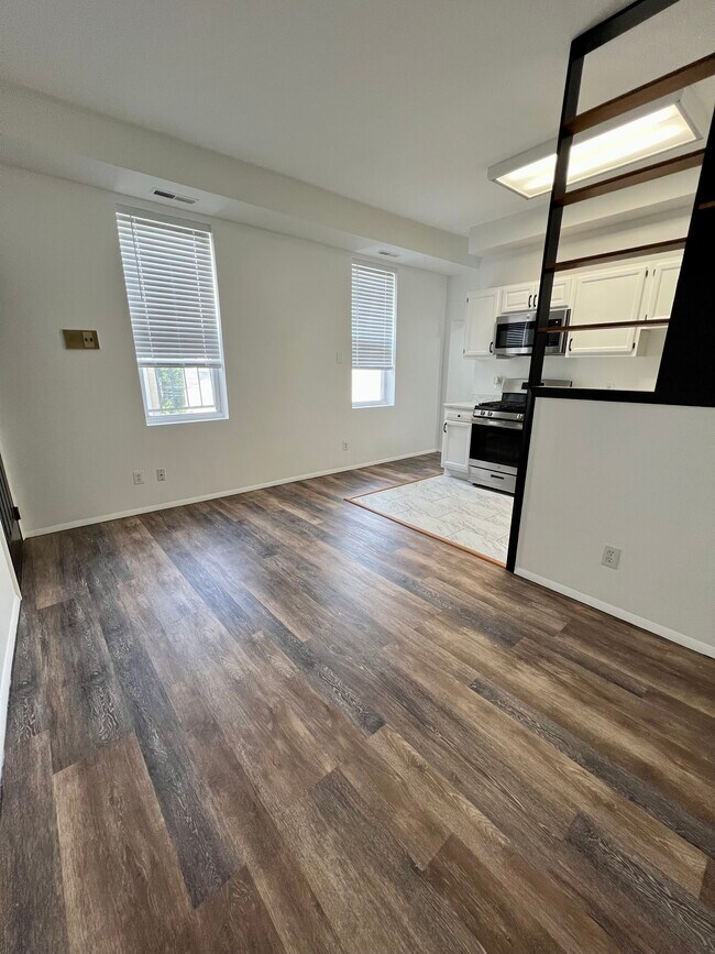 Photo - 1207 S Hanover St Unidad 2