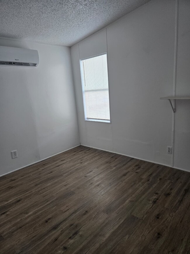 Photo - 1006 W Maxanna Blvd