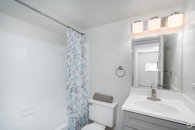 1BR, 1BA - 660SF