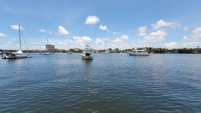 Building Photo - 101 N Birch Rd Unit 204